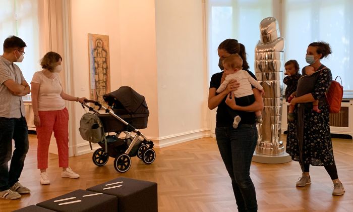 Mit Baby ins Museum Foto © Egi Kodra und Moritz Münker